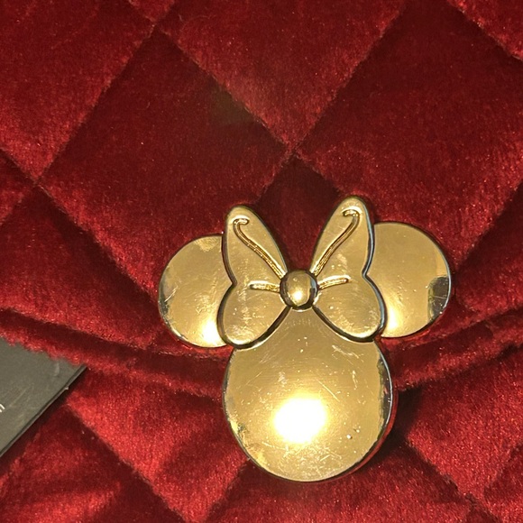 NWT Bioworld Disney Minnie Mouse Red Velvet Quilted Crossbody Bag - Picture 5 of 5